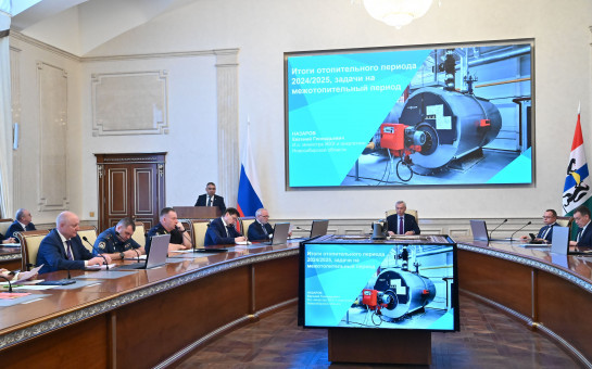 Губернатор Андрей Травников потребовал сократить сроки разрытий на теплосетях и организовать систему контроля за восстановлением благоустройства